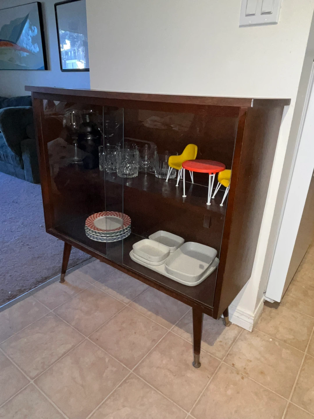 Vintage Display Cabinet - Perfect for Collectors! - photo 2