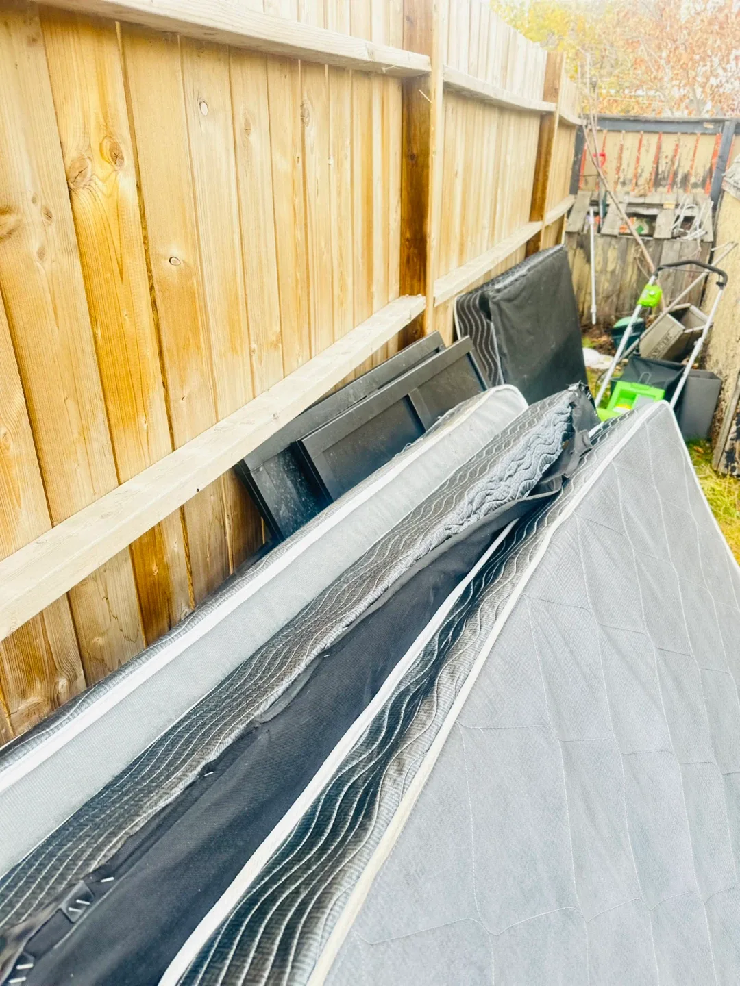 Mattress and Kids Toys image indicator(3)