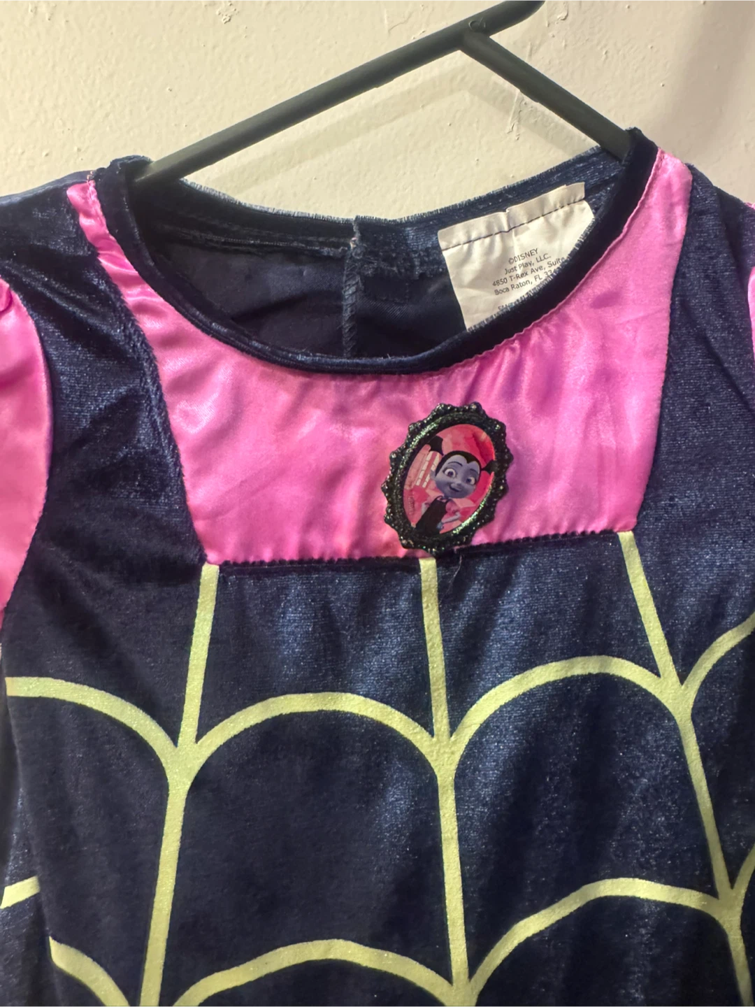 Disney Vampirina Costume size 4-6 - photo 2