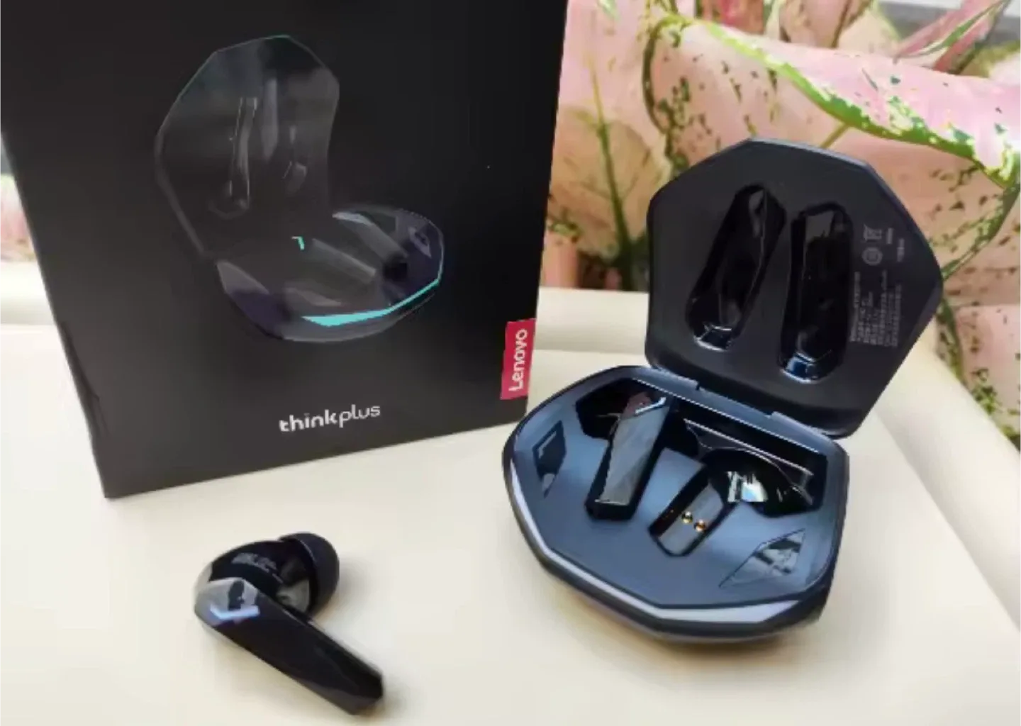 Wireless Bluetooth Earbuds Earbuds - NEW!