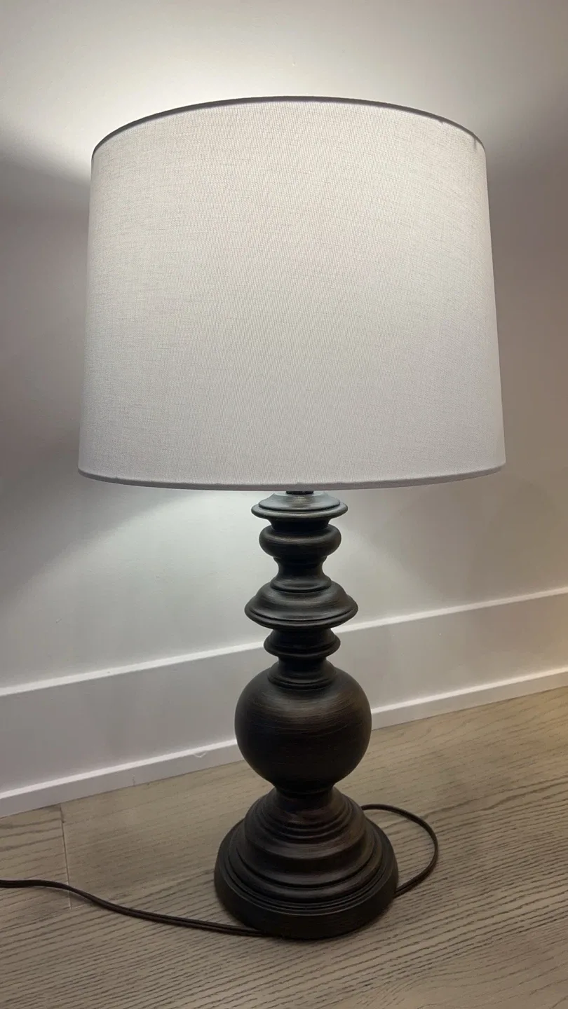 Classic Bronze Table Lamp – Elegant Design, Brand New