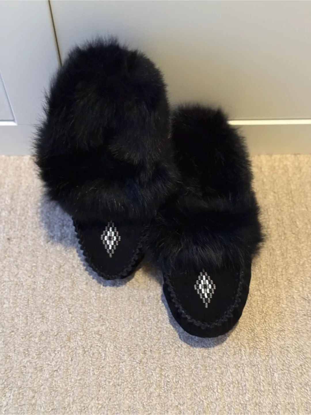 Manitobah Mukluks Moccasins - Size 6 thumbnail