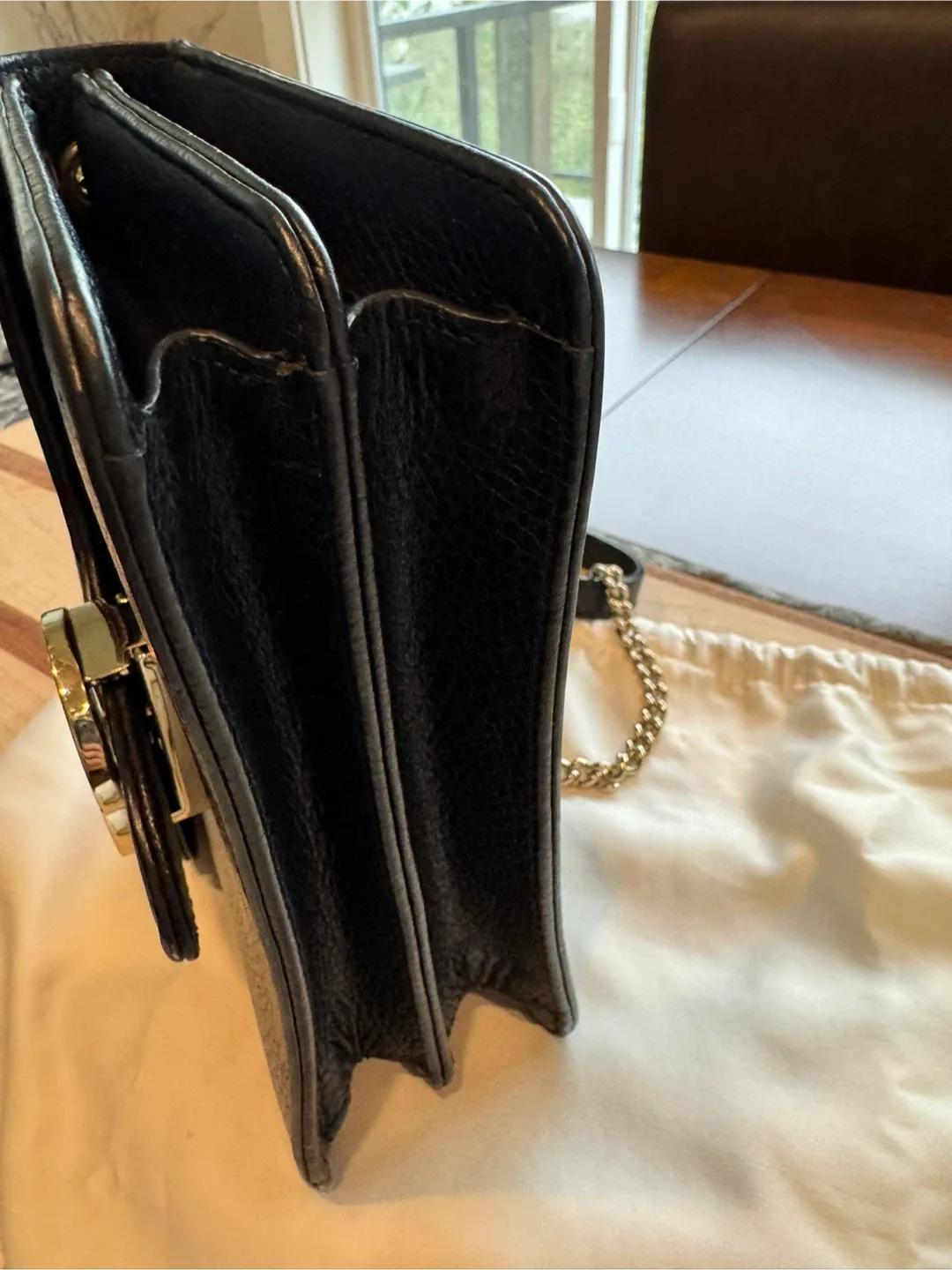 Gucci Black Leather Shoulder Bag image indicator(4)