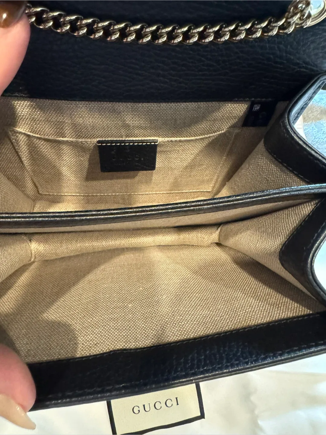 Gucci Black Leather Shoulder Bag image indicator(6)