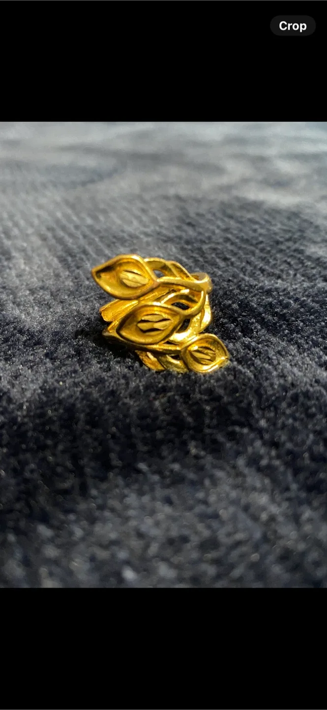 Gold Tone Leaf Design Ring *** thumbnail