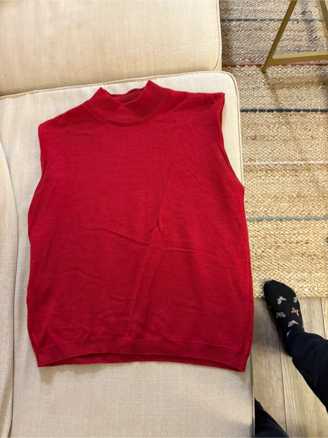 Red Sleeveless Knit Top - photo 2