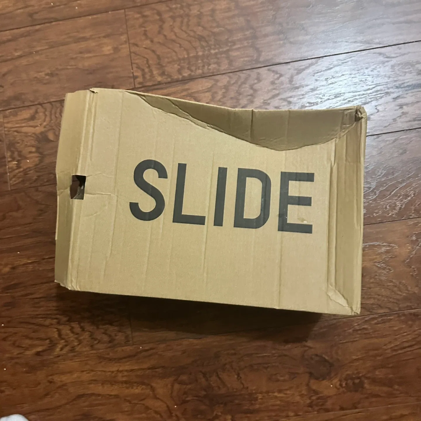 Yeezy slides size 9 image indicator(2)