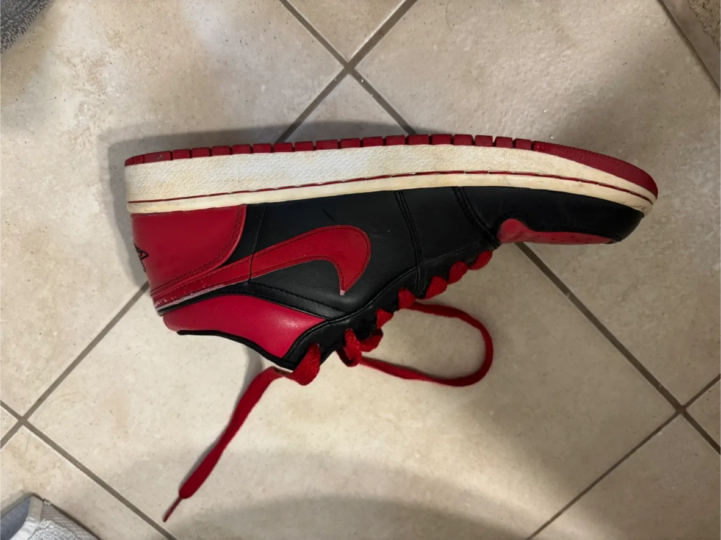 Nike Air Jordan 1 Low Red/Black - Size 8 US image indicator(7)