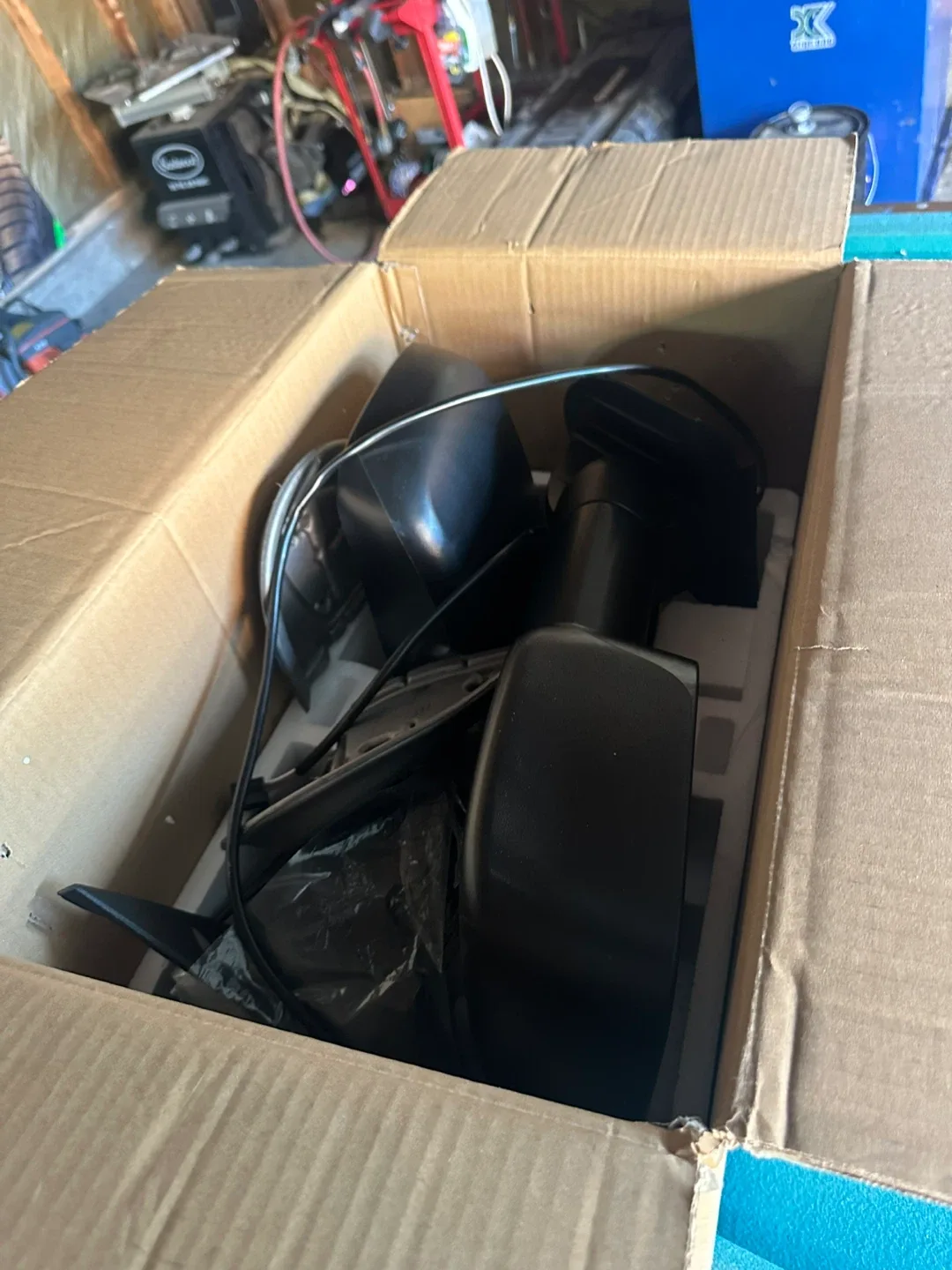 Towing Mirrors - Black image indicator(2)