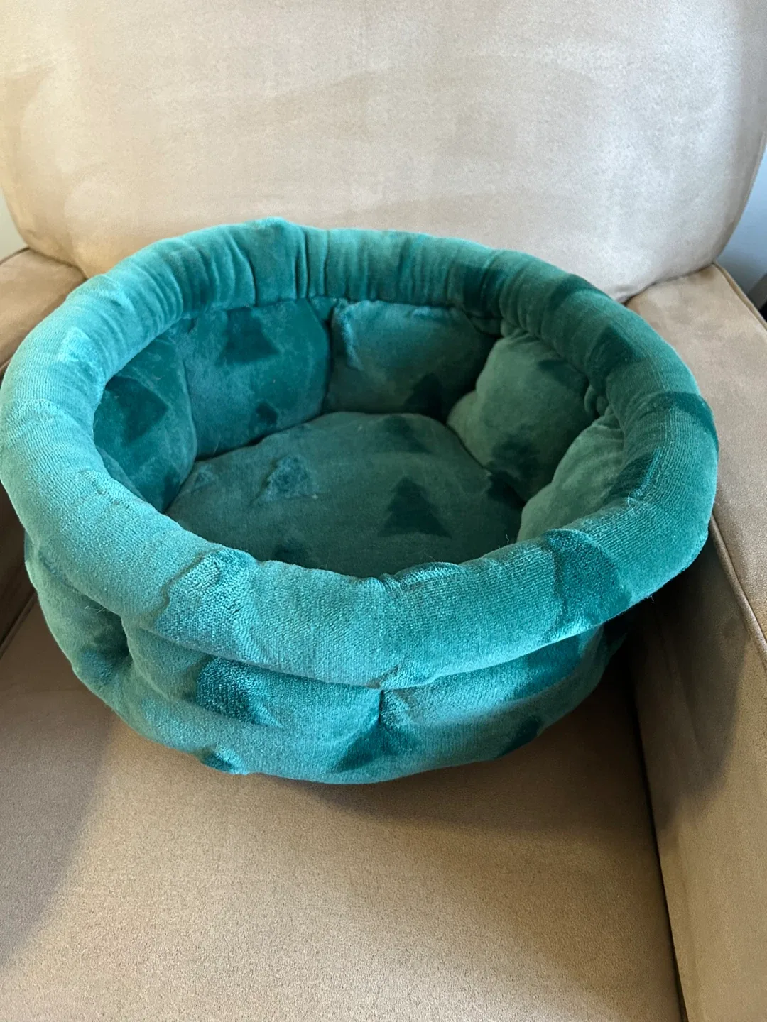 Green Round Pet Bed thumbnail