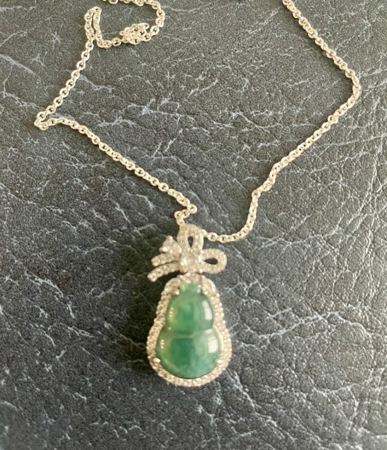 Jade Pendant Necklace image indicator(2)