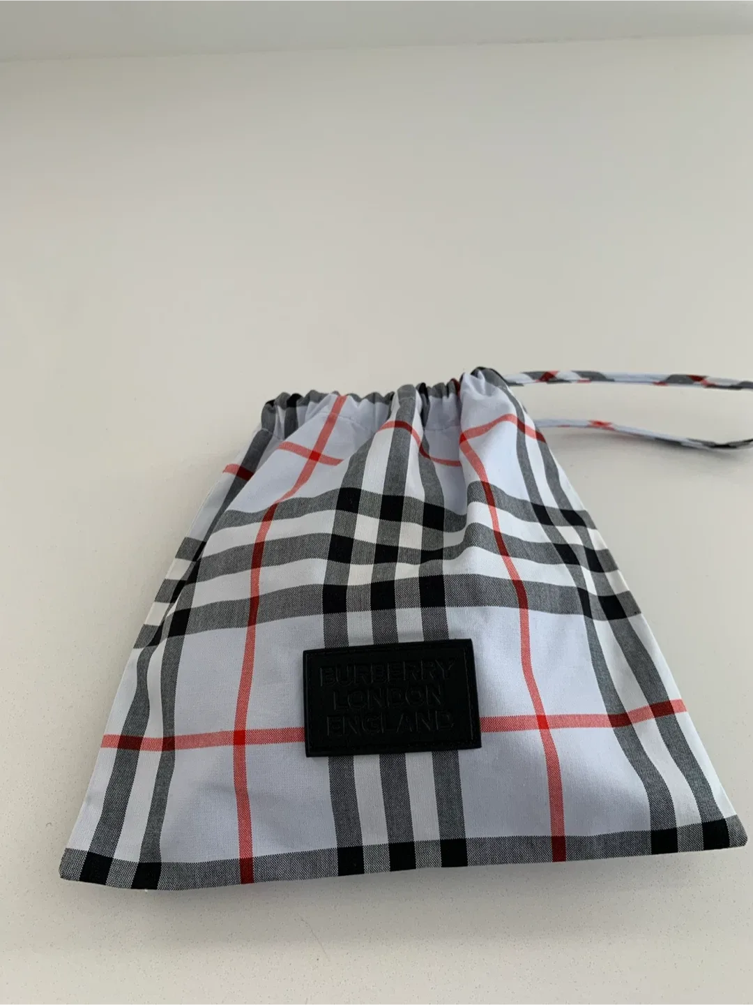 NWT Burberry Face Mask with Pouch image indicator(2)