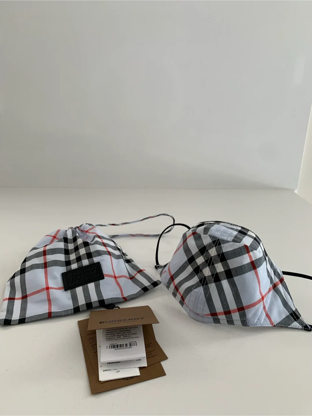 NWT Burberry Face Mask with Pouch image indicator(3)