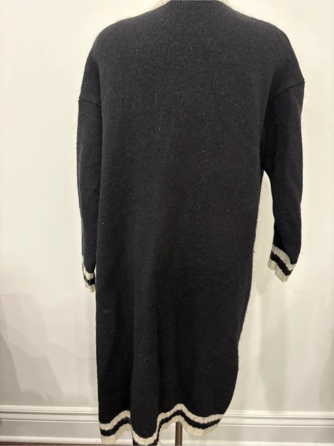 VICOLO Black & White Knit Cardigan image indicator(4)