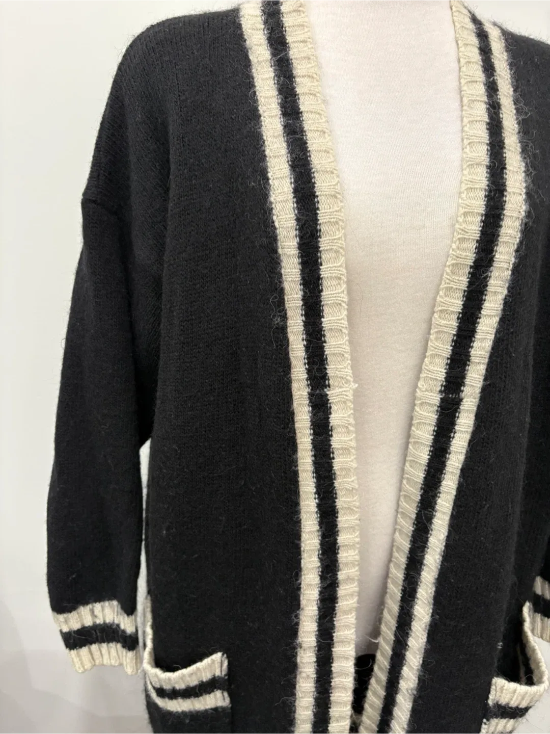 VICOLO Black & White Knit Cardigan image indicator(2)