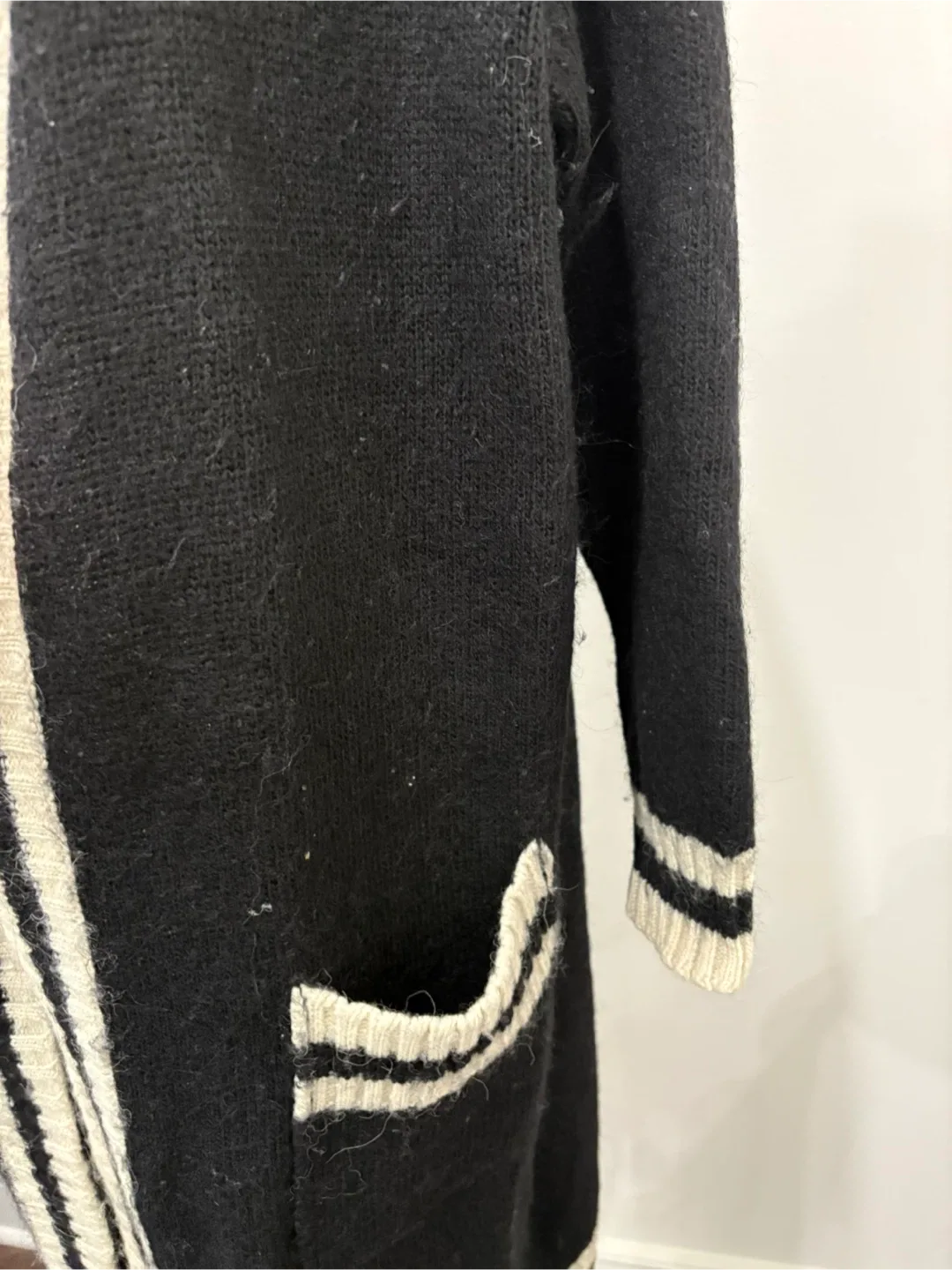 VICOLO Black & White Knit Cardigan image indicator(3)