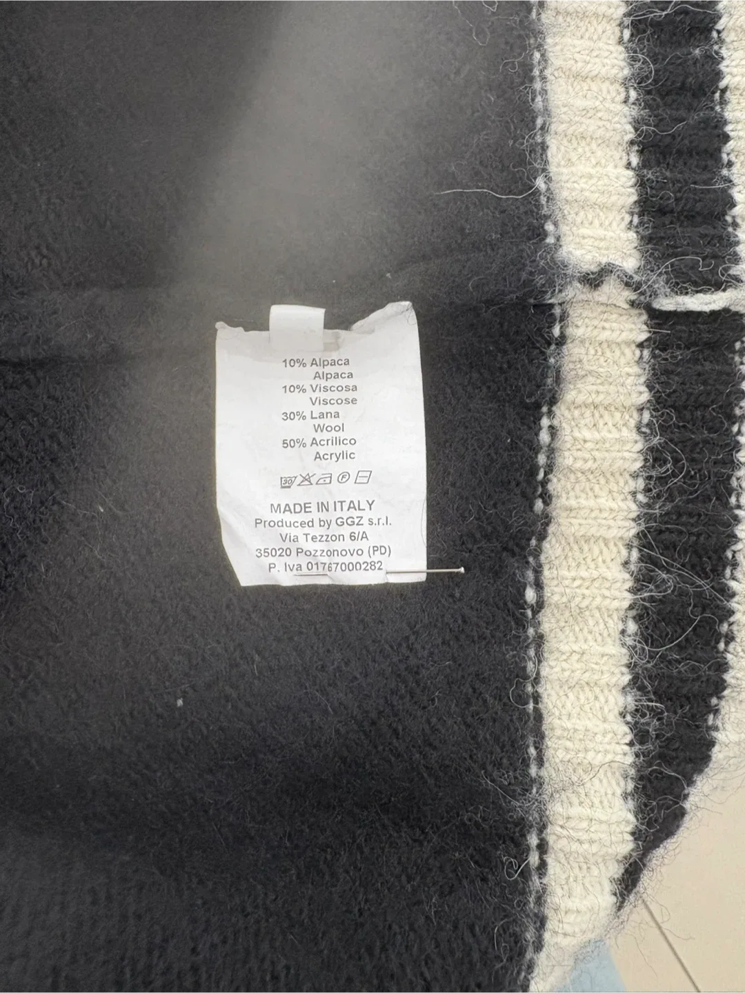 VICOLO Black & White Knit Cardigan image indicator(6)