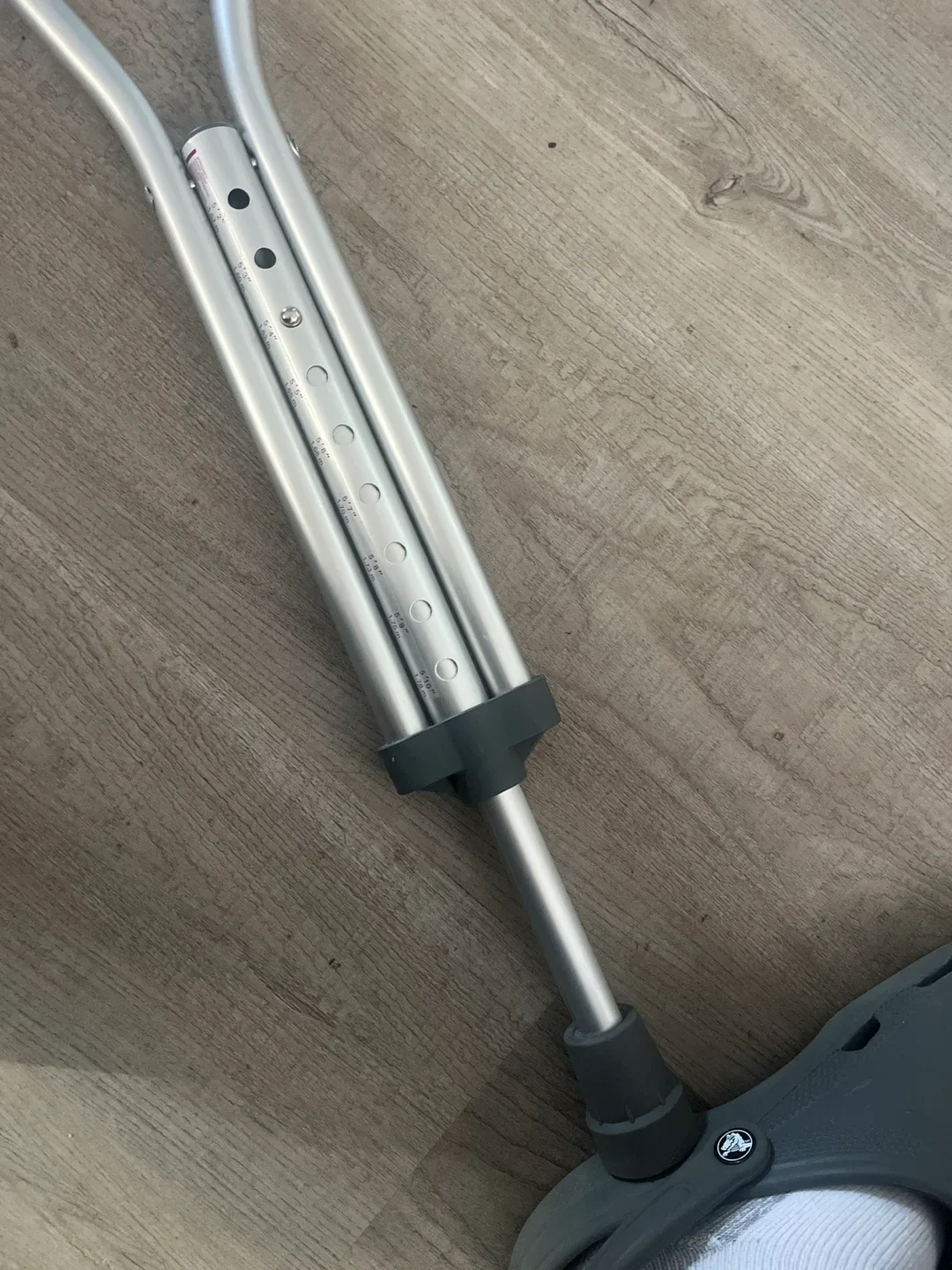 Adjustable Aluminum Crutches image indicator(2)
