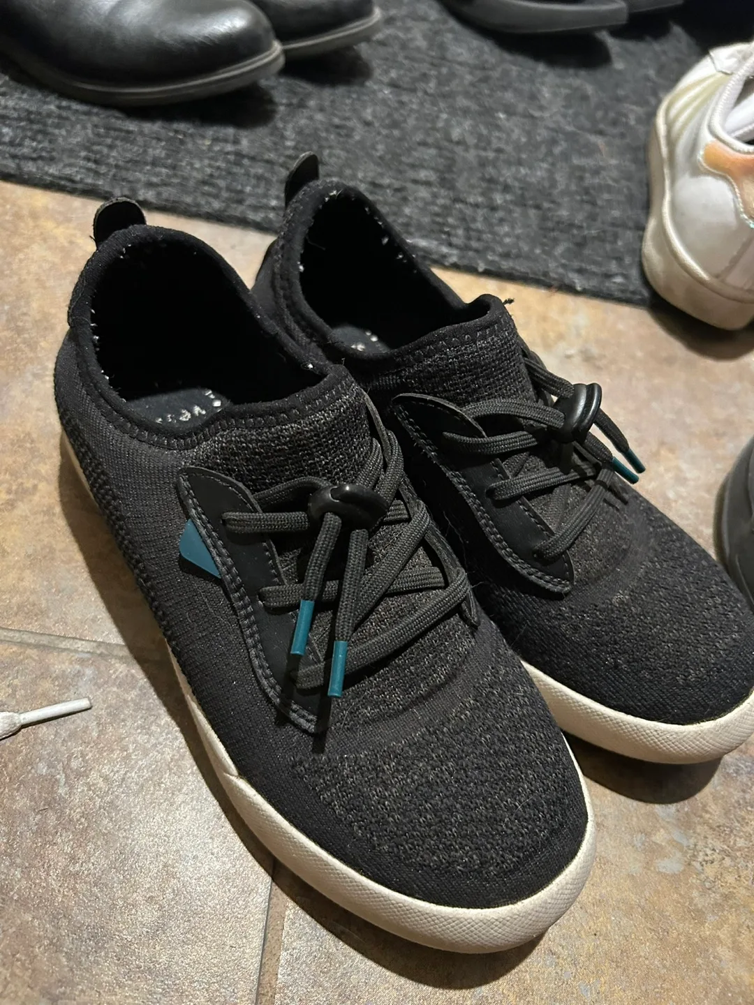 Mixed Lot of Used Sneakers image indicator(2)