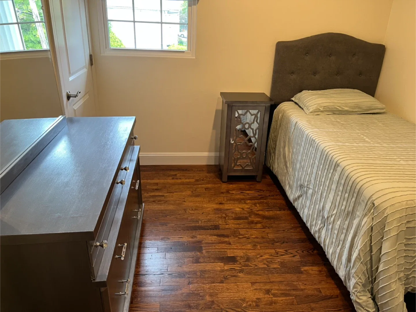 Bedroom Set twin size - Dresser, Nightstand, Bed Frame image indicator(3)