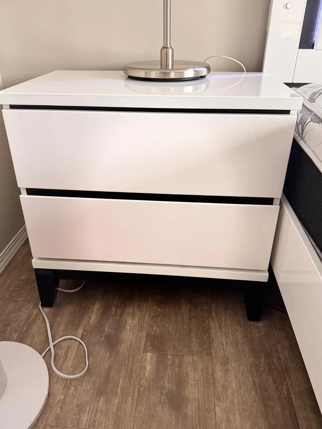 Bedroom Set (Bed, Dresser, Nightstands) image indicator(4)