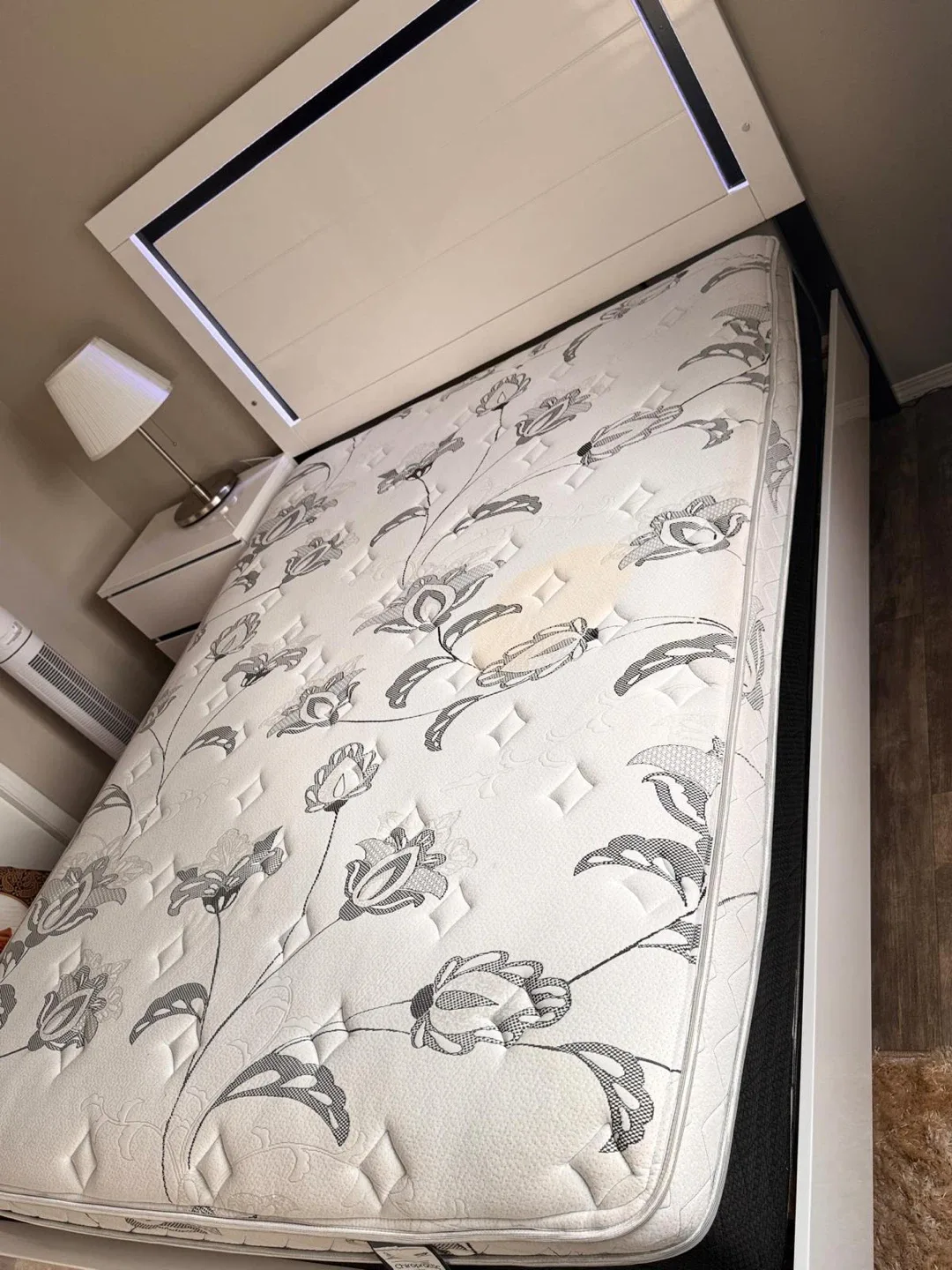 Bedroom Set (Bed, Dresser, Nightstands) image indicator(2)