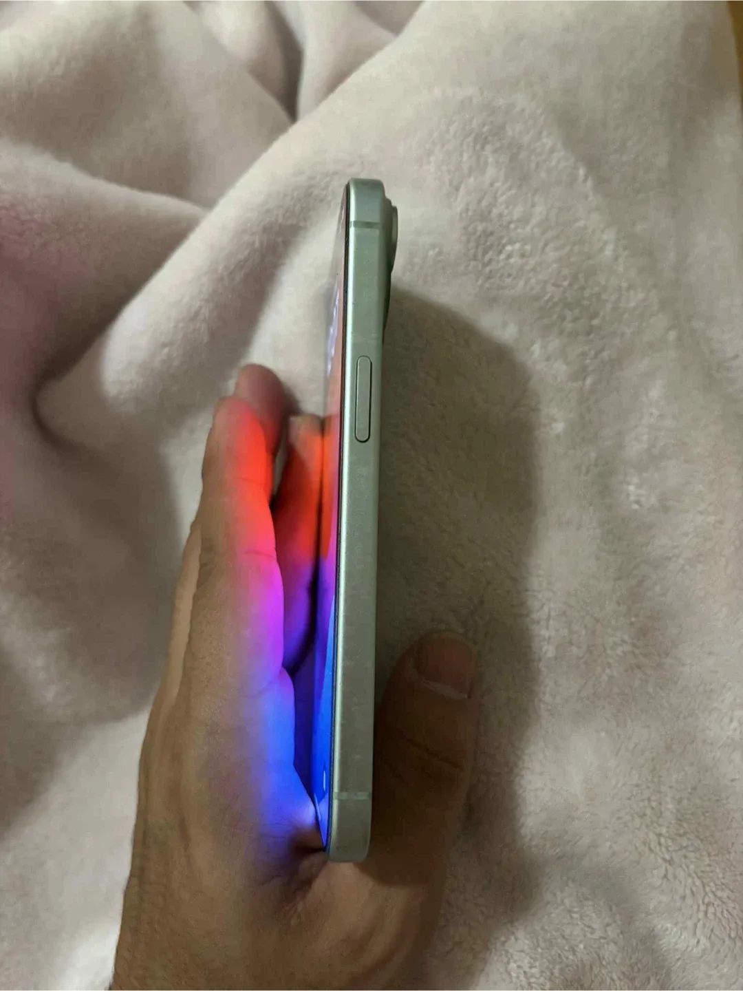 Green iPhone 15 image indicator(5)