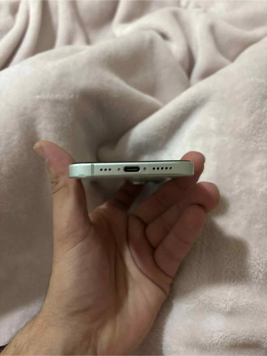 Green iPhone 15 image indicator(3)