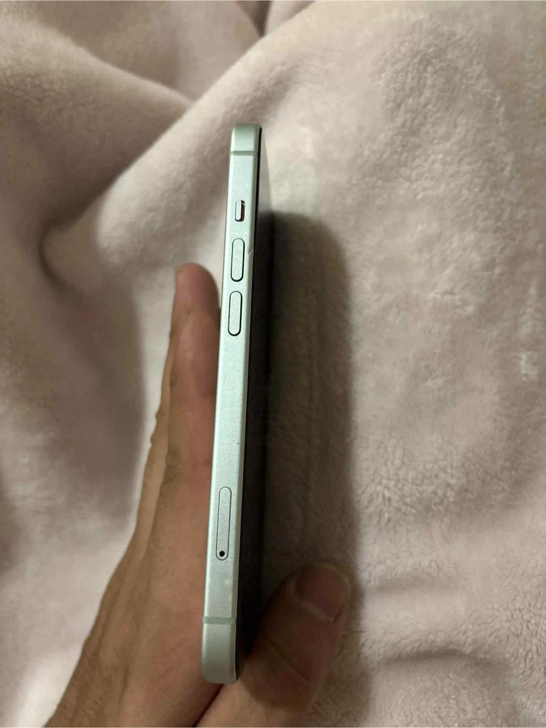 Green iPhone 15 image indicator(4)