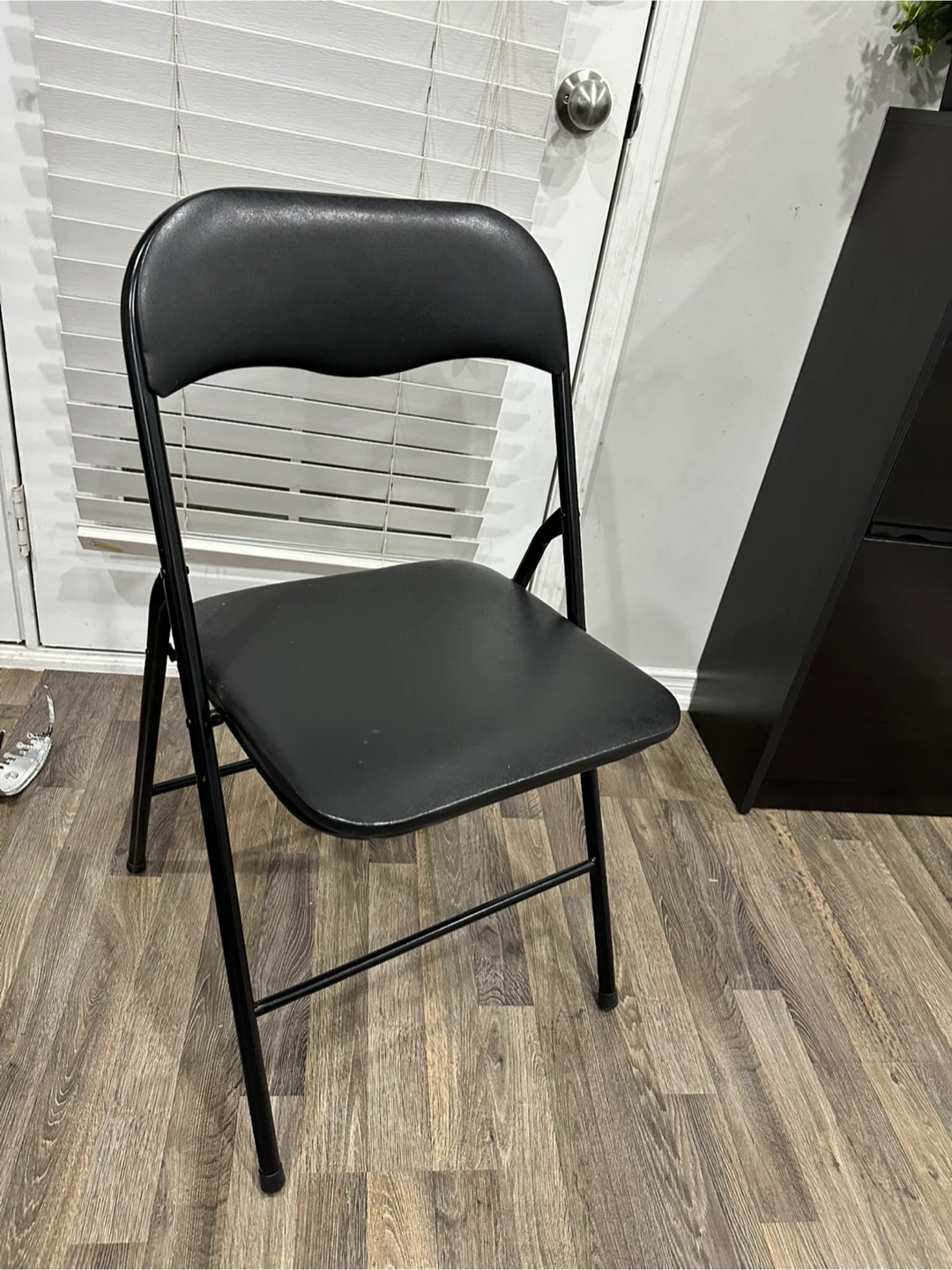 Black Folding Chair - Great Condition! - photo 3