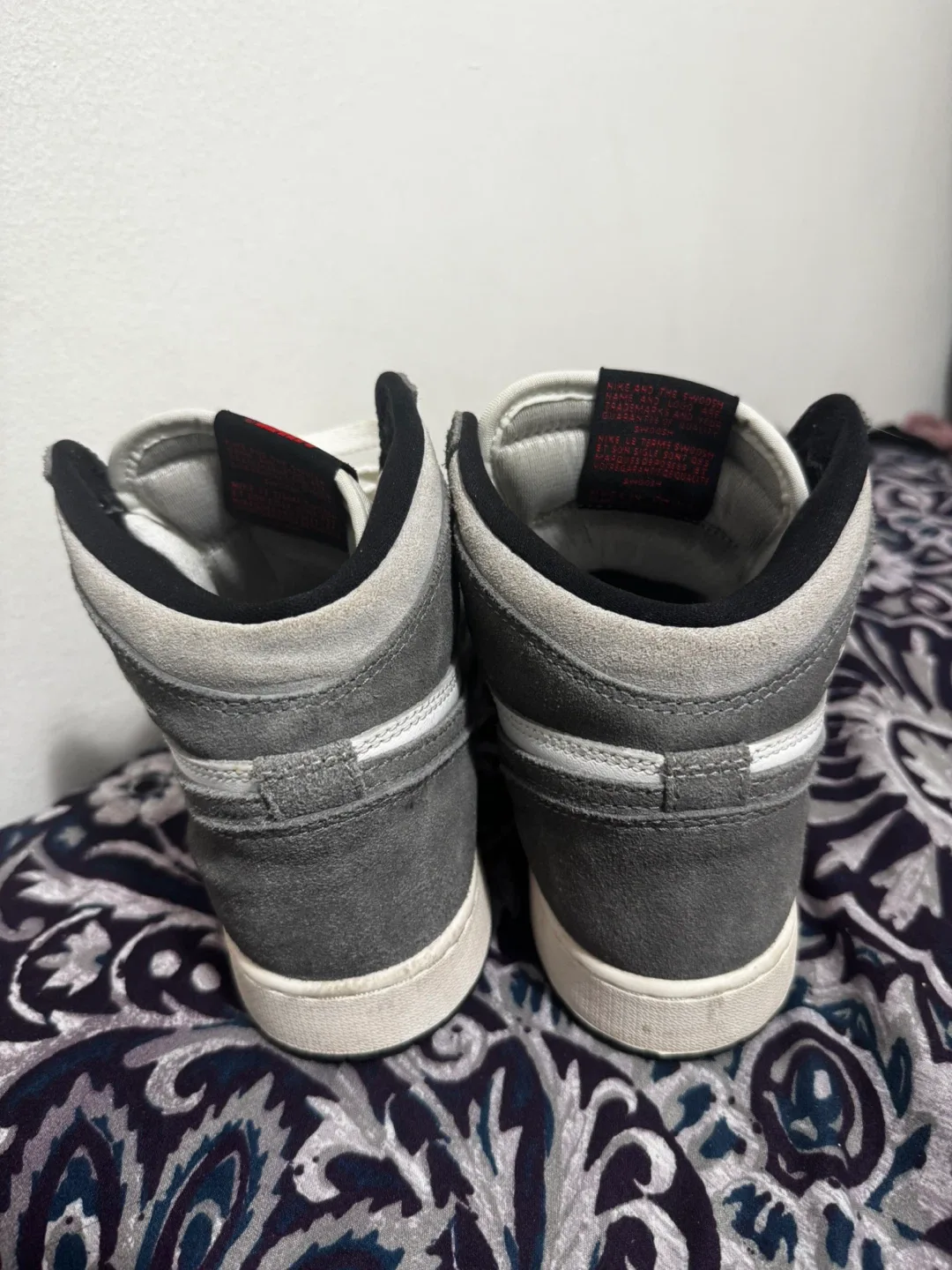 Air Jordan 1 Retro High OG 'Washed Black' image indicator(3)