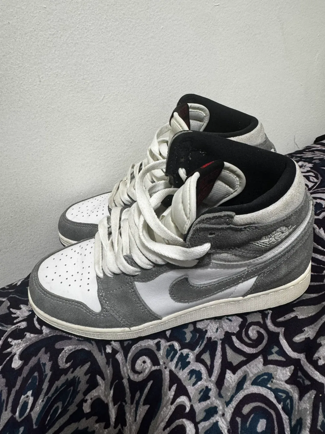 Air Jordan 1 Retro High OG 'Washed Black' image indicator(2)