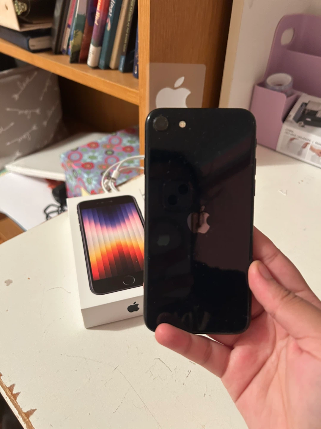 iPhone SE 3rd Gen Black 64GB (phone, charger, case) - photo 5