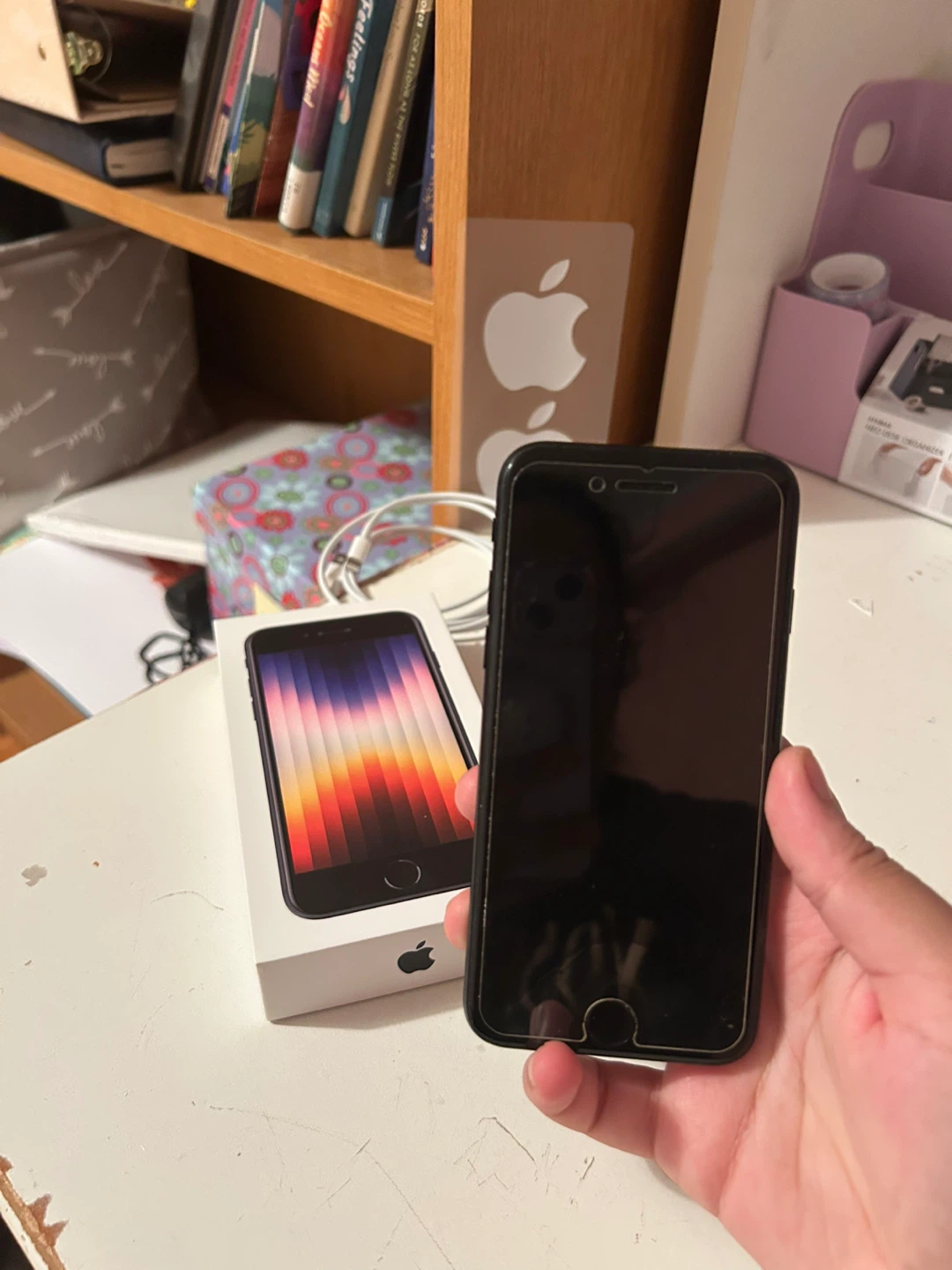 iPhone SE 3rd Gen Black 64GB (phone, charger, case) - photo 2