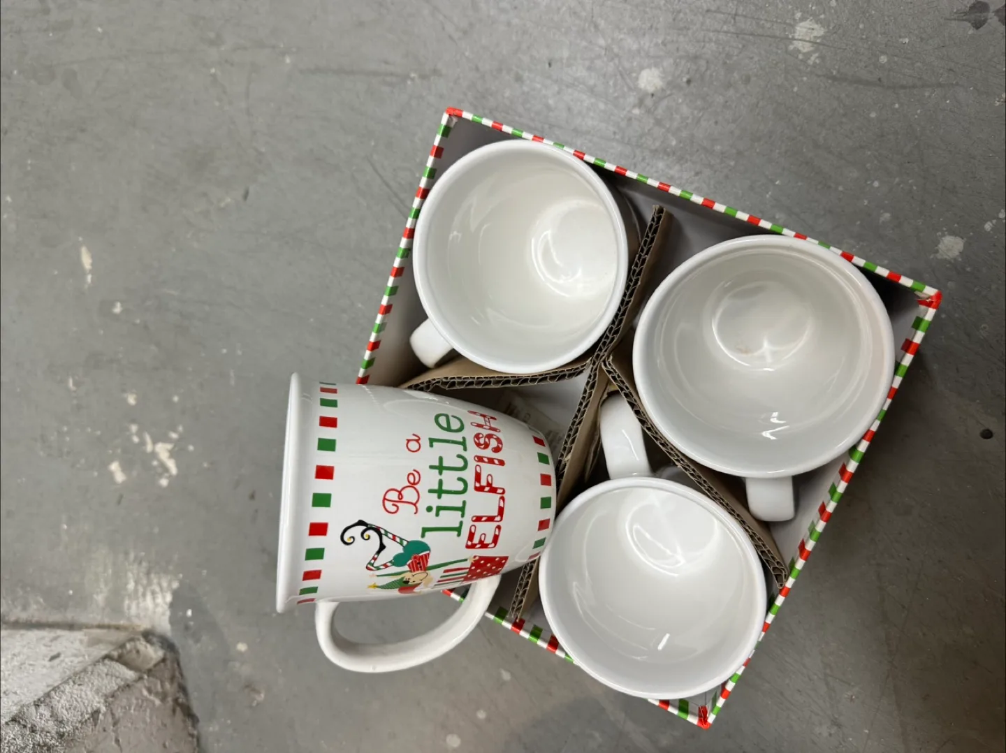 Christmas Elves Mugs & Plates Set image indicator(2)