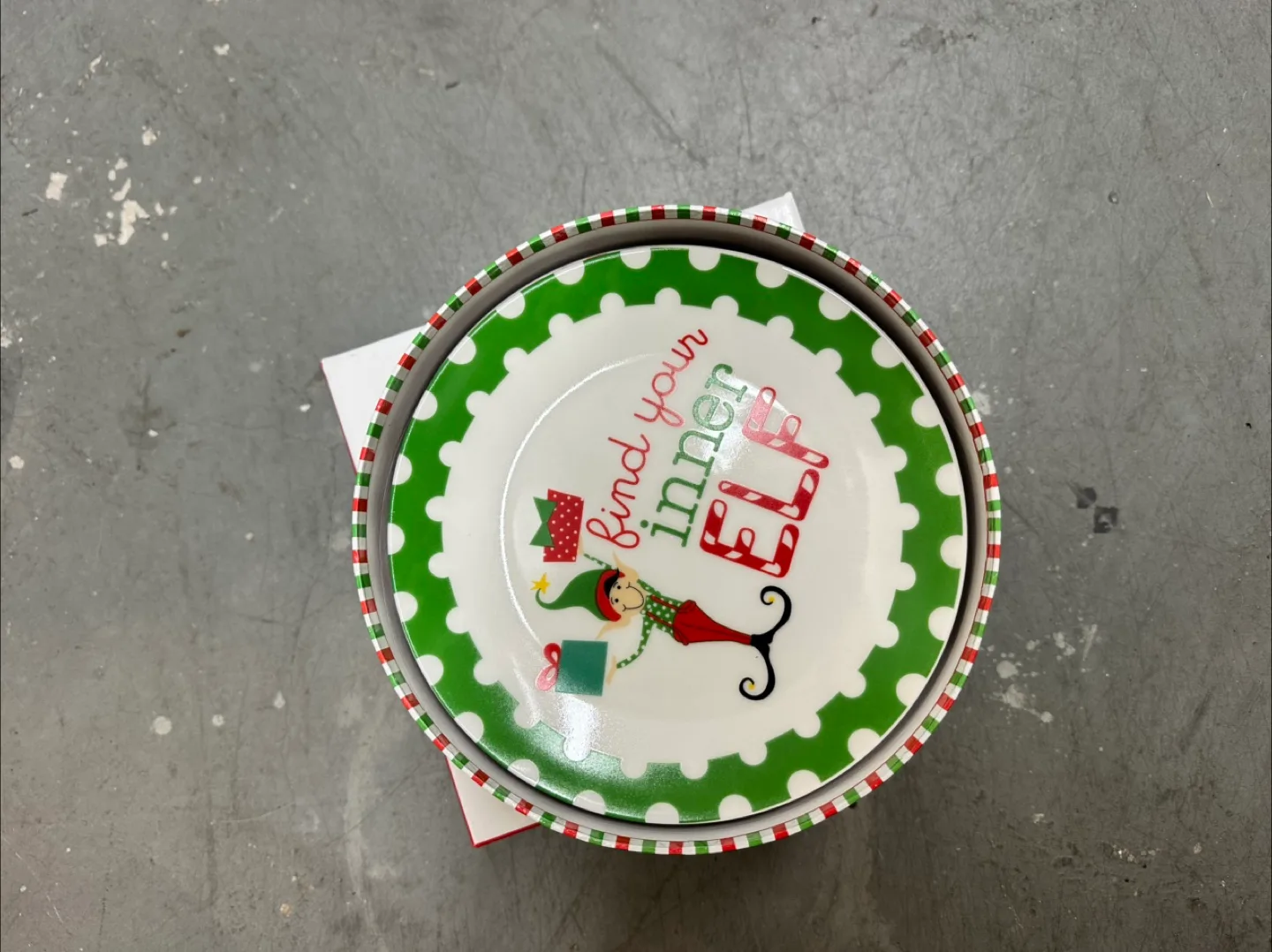 Christmas Elves Mugs & Plates Set image indicator(6)