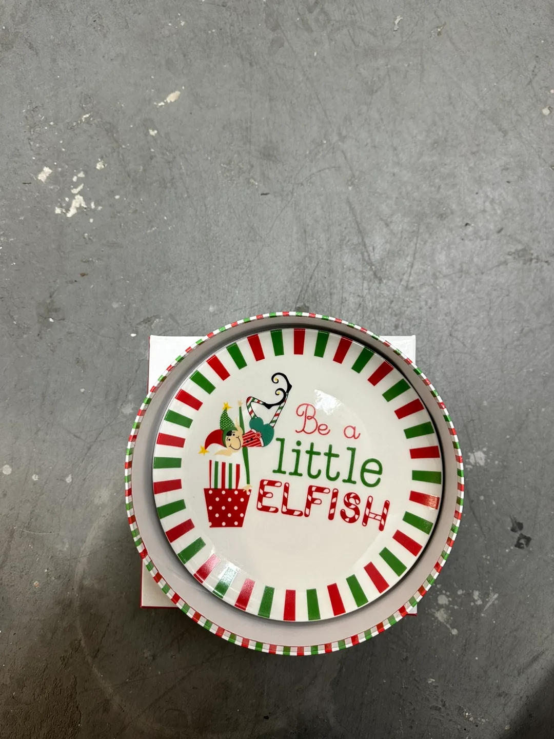 Christmas Elves Mugs & Plates Set image indicator(4)