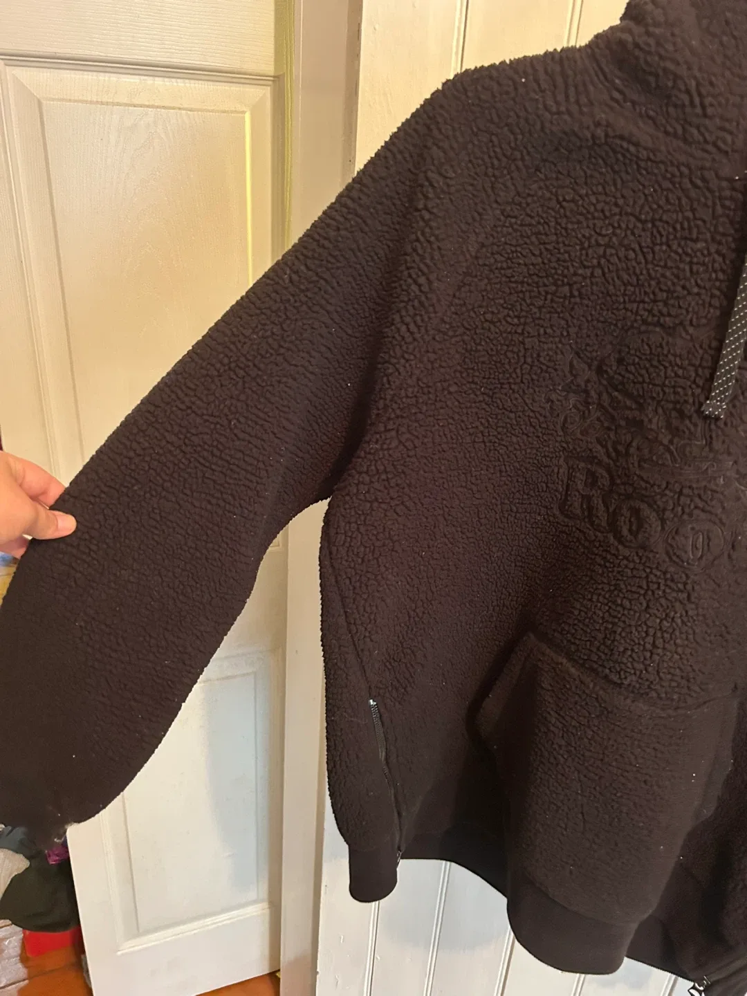 Roots Black Fuzzy Hoodie - Size L image indicator(2)