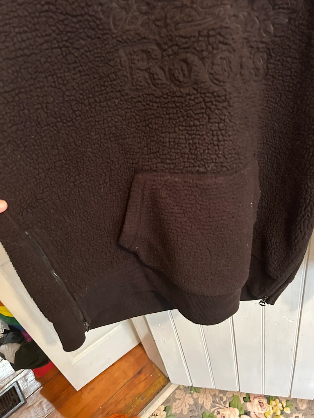 Roots Black Fuzzy Hoodie - Size L image indicator(3)