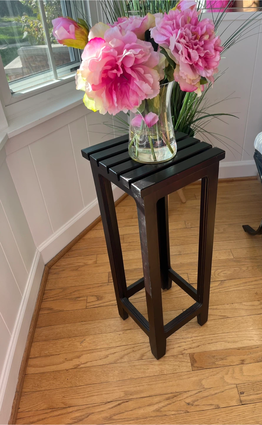TALL BLACK SIDE TABLE