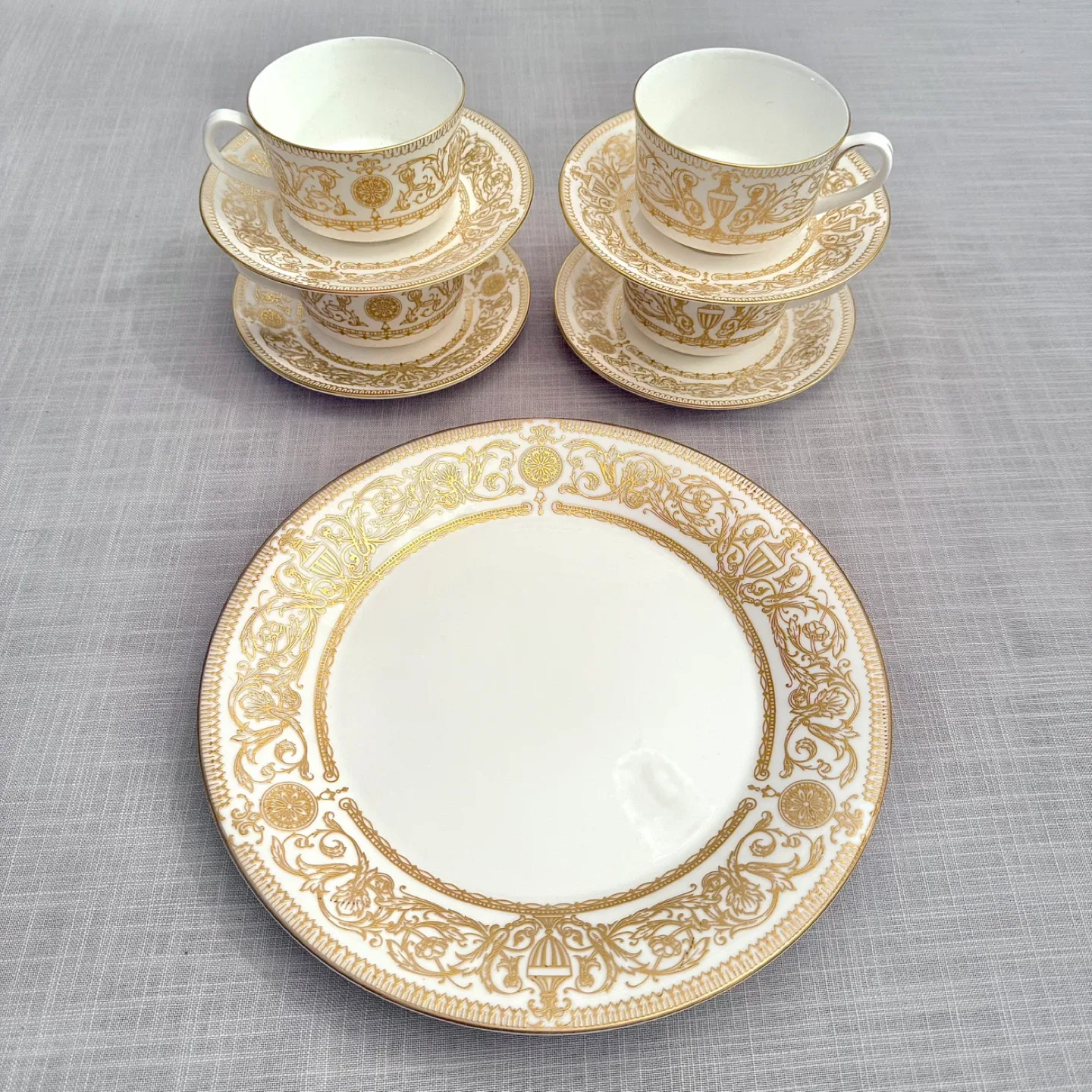 Royal Worcester Hyde Park set for 4 image indicator(2)