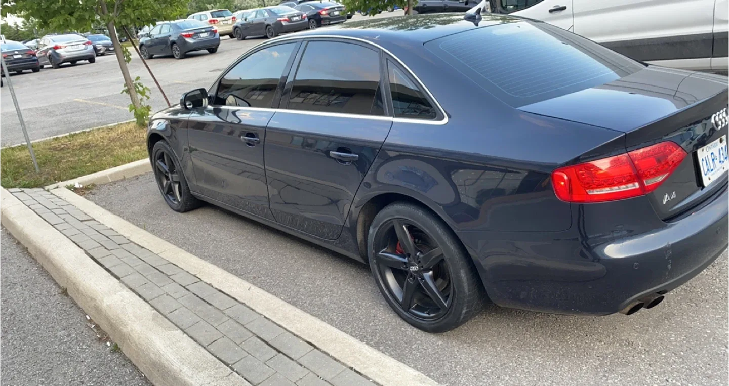 Audi A4 Sedan - Black Exterior, Beige Interior image indicator(5)