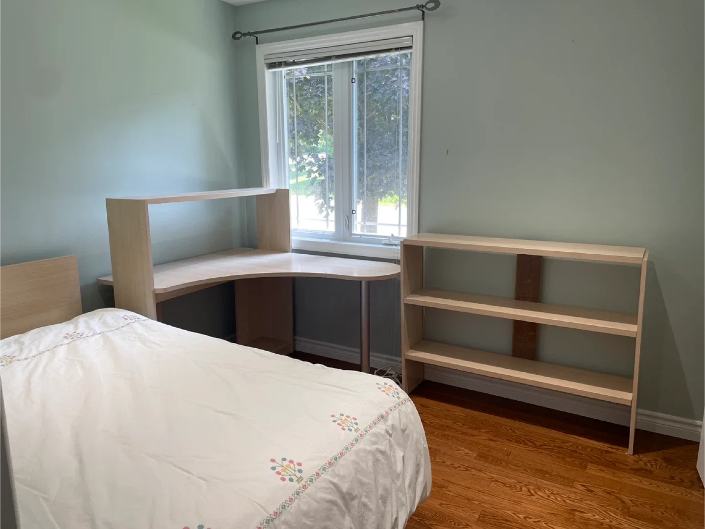 3- Piece Bedroom Furniture image indicator(3)