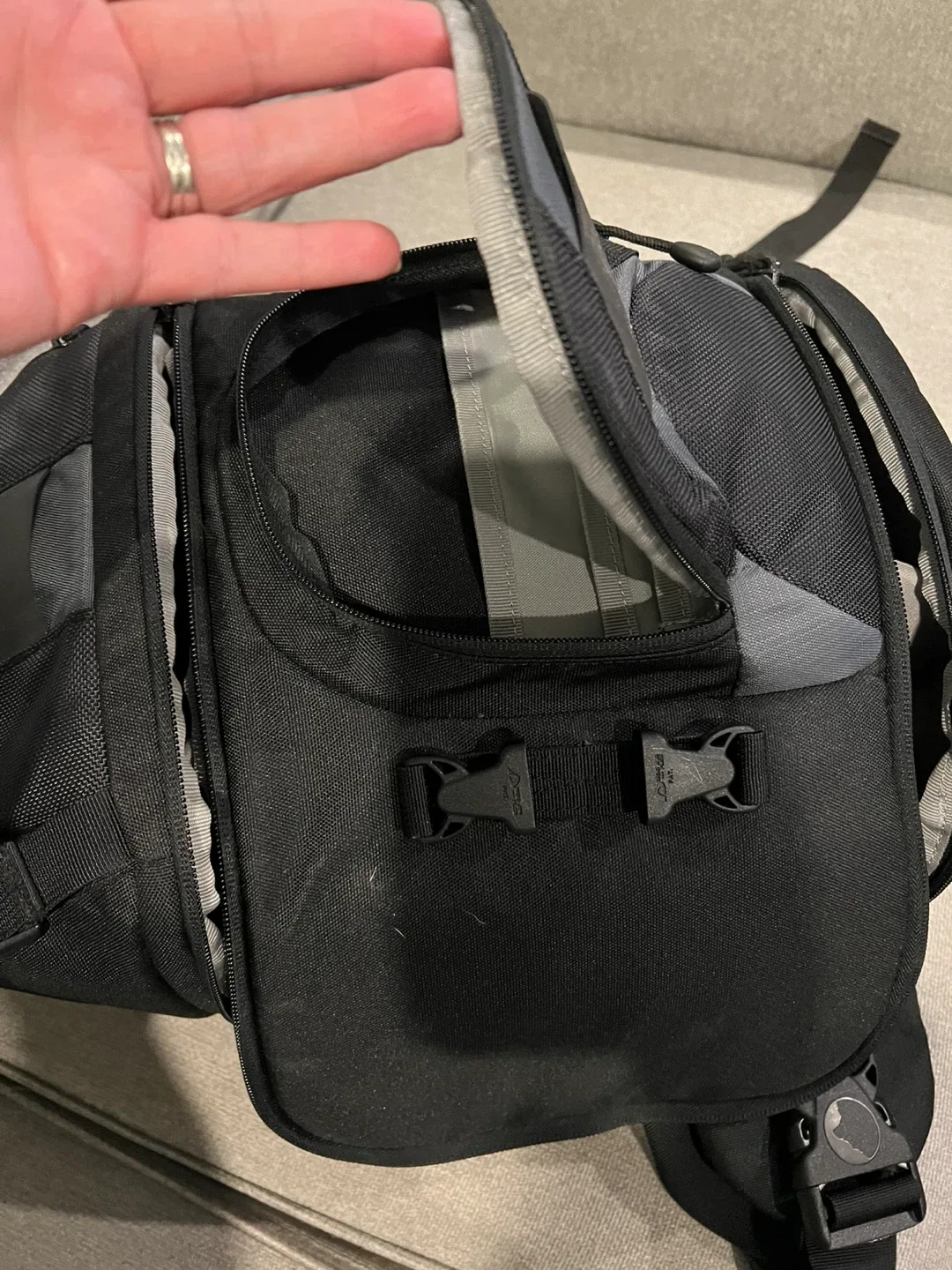 Lowepro Camera Sling Backpack image indicator(3)