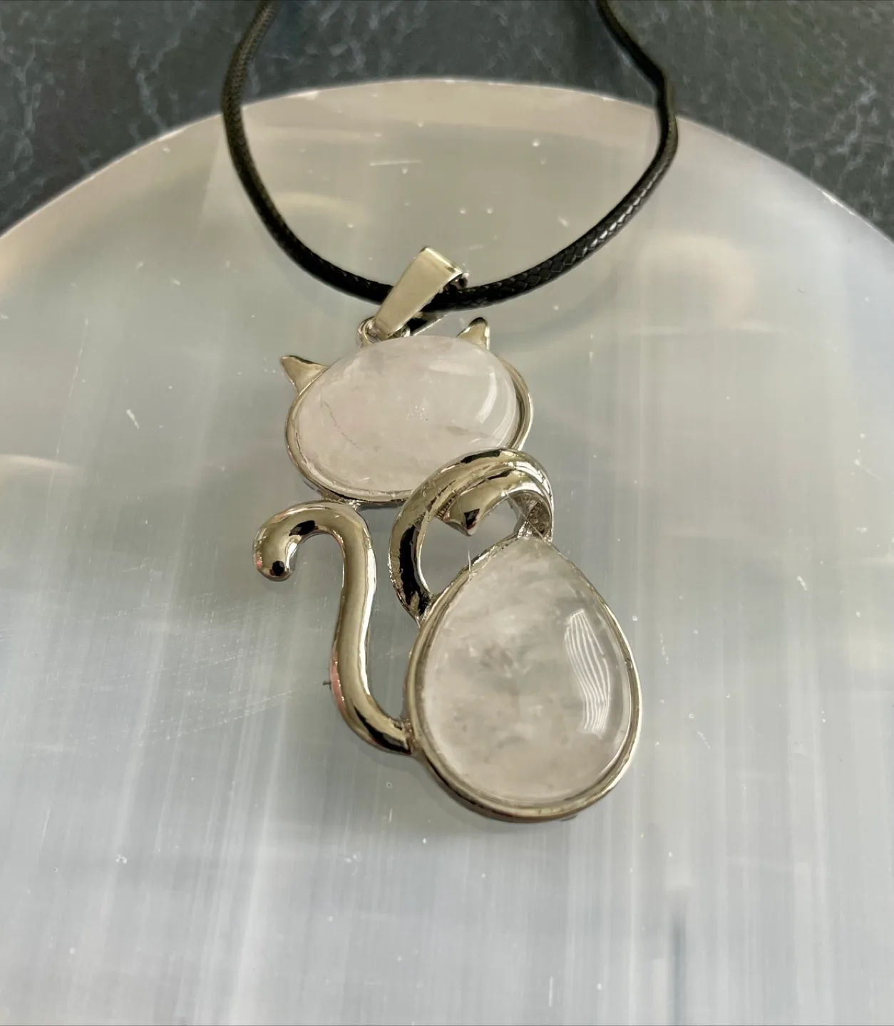 Cat-Shaped Clear Quartz Necklace image indicator(2)