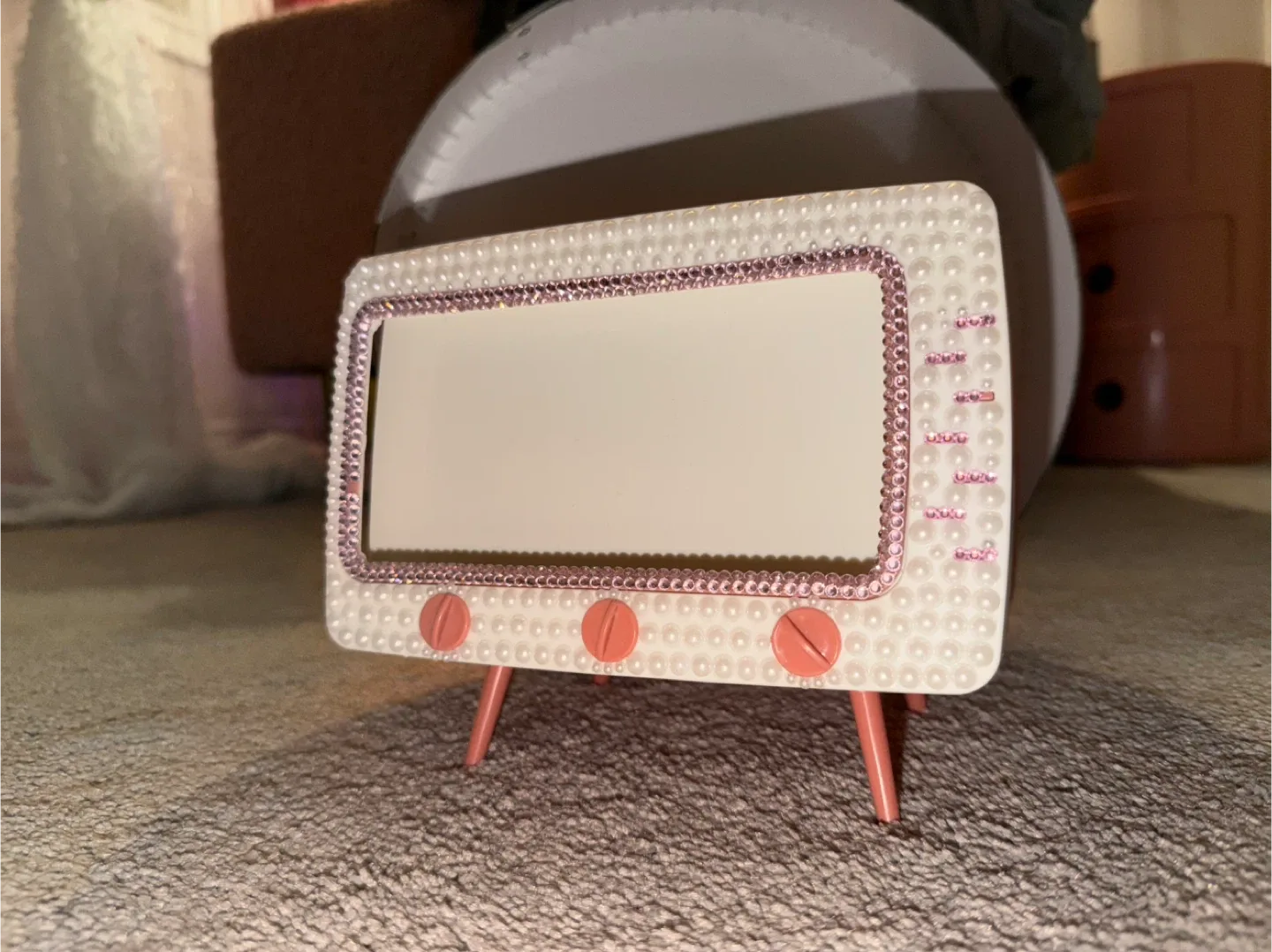 Tissue box TV Phone Stand image indicator(2)