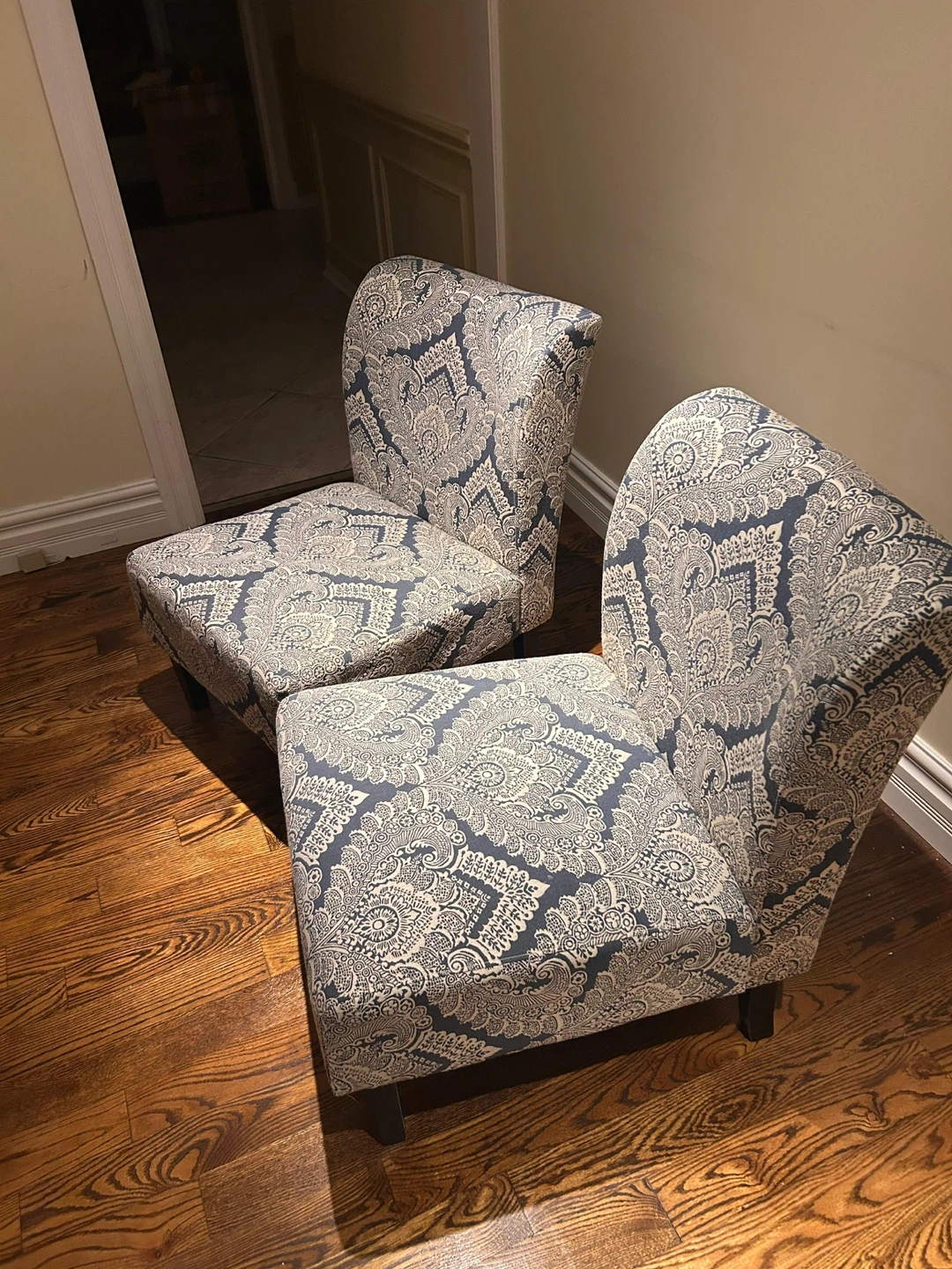 Pair of Accent Chairs - Blue & White Pattern - photo 4