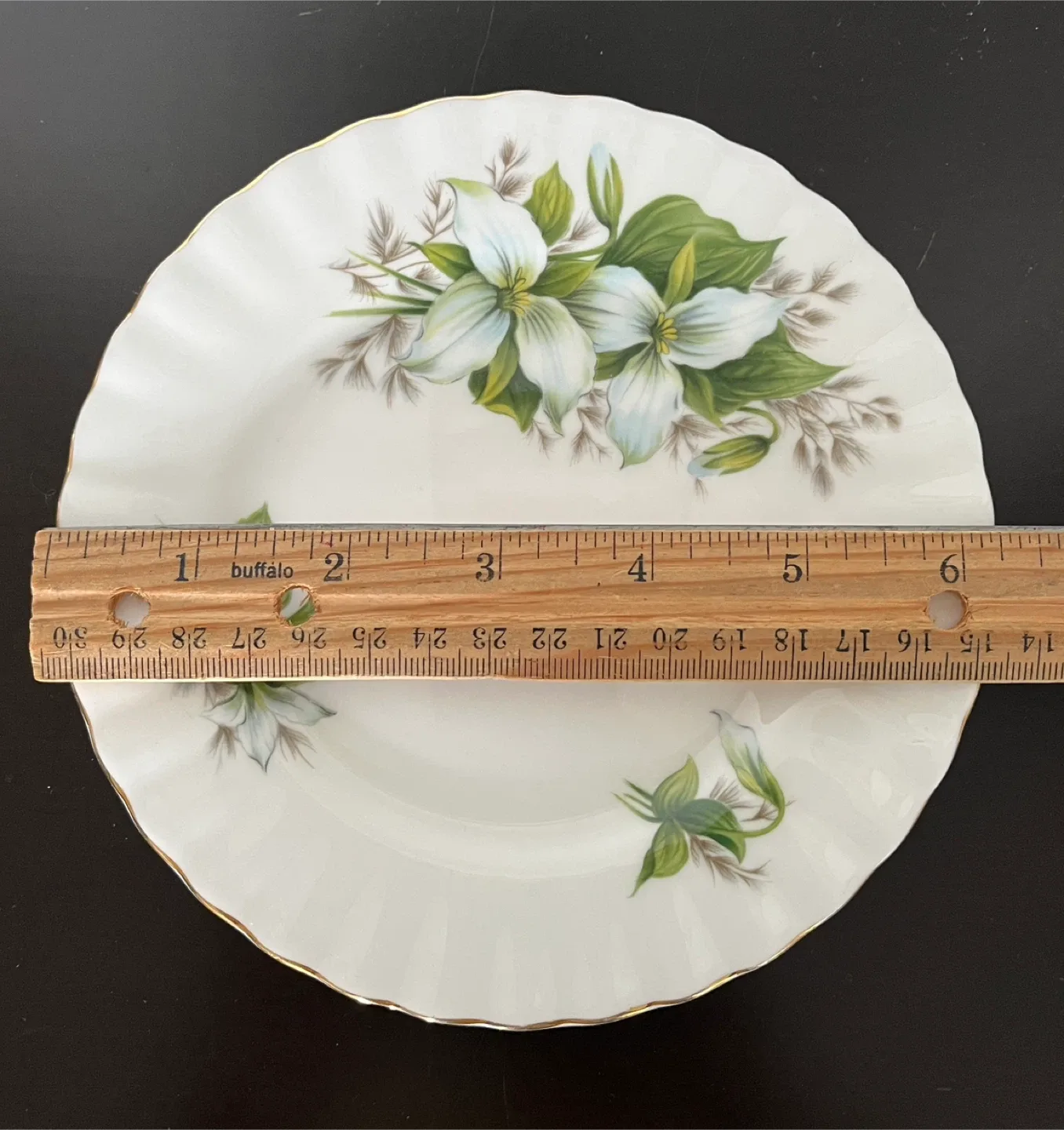 Royal Albert Trillium Bone China Dinnerware Set image indicator(4)