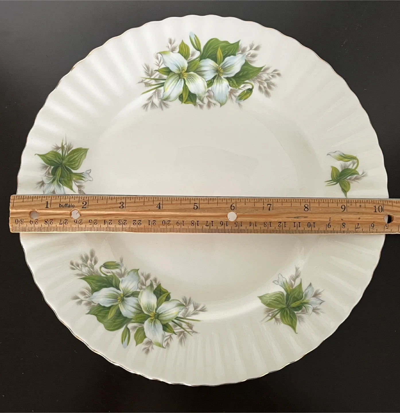 Royal Albert Trillium Bone China Dinnerware Set image indicator(6)