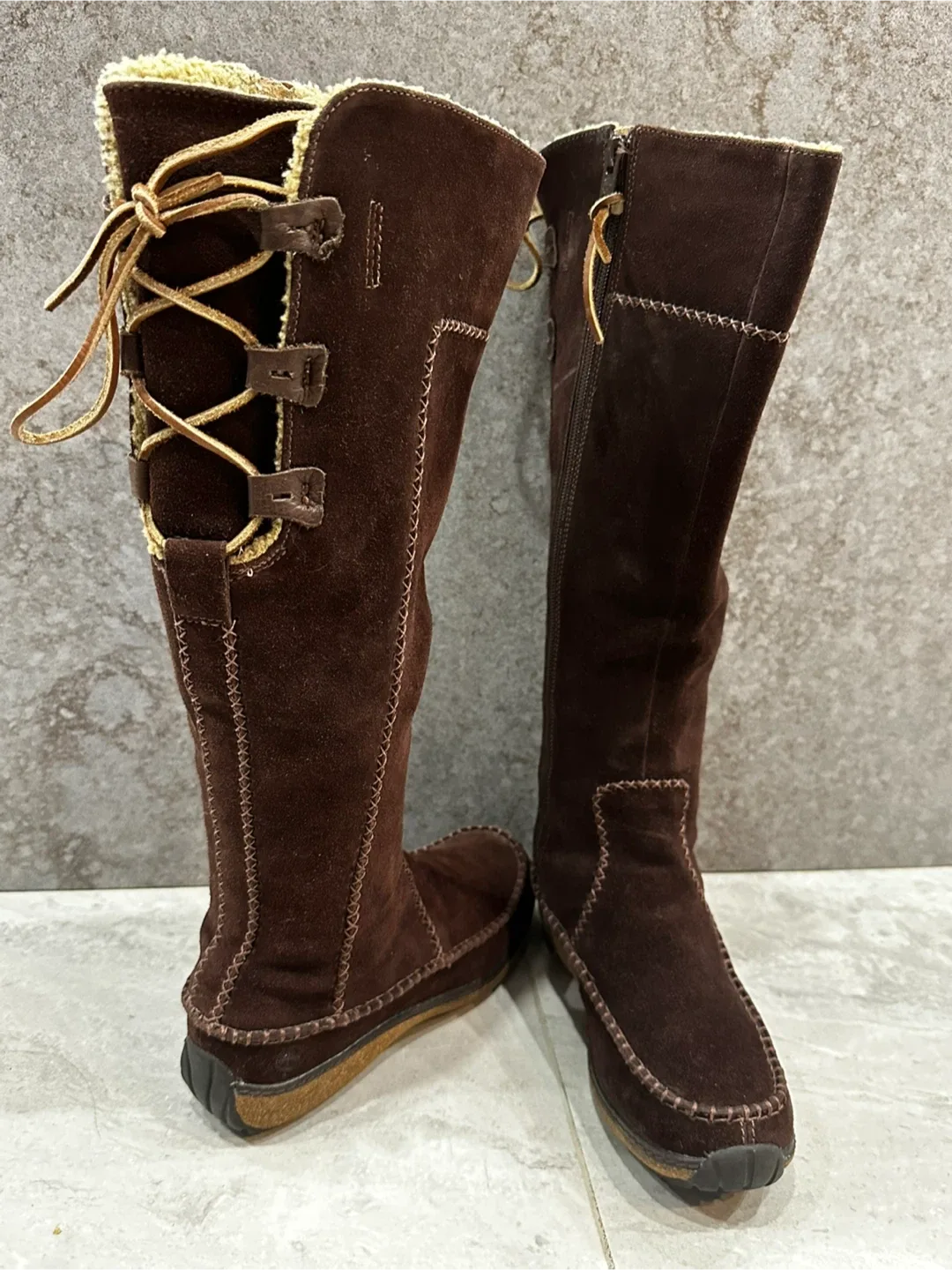 Timberland Brown Suede Boots - Size 6 image indicator(2)